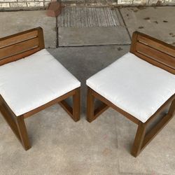 2 Brand new wood patio Furniture Chairs! With Cushions