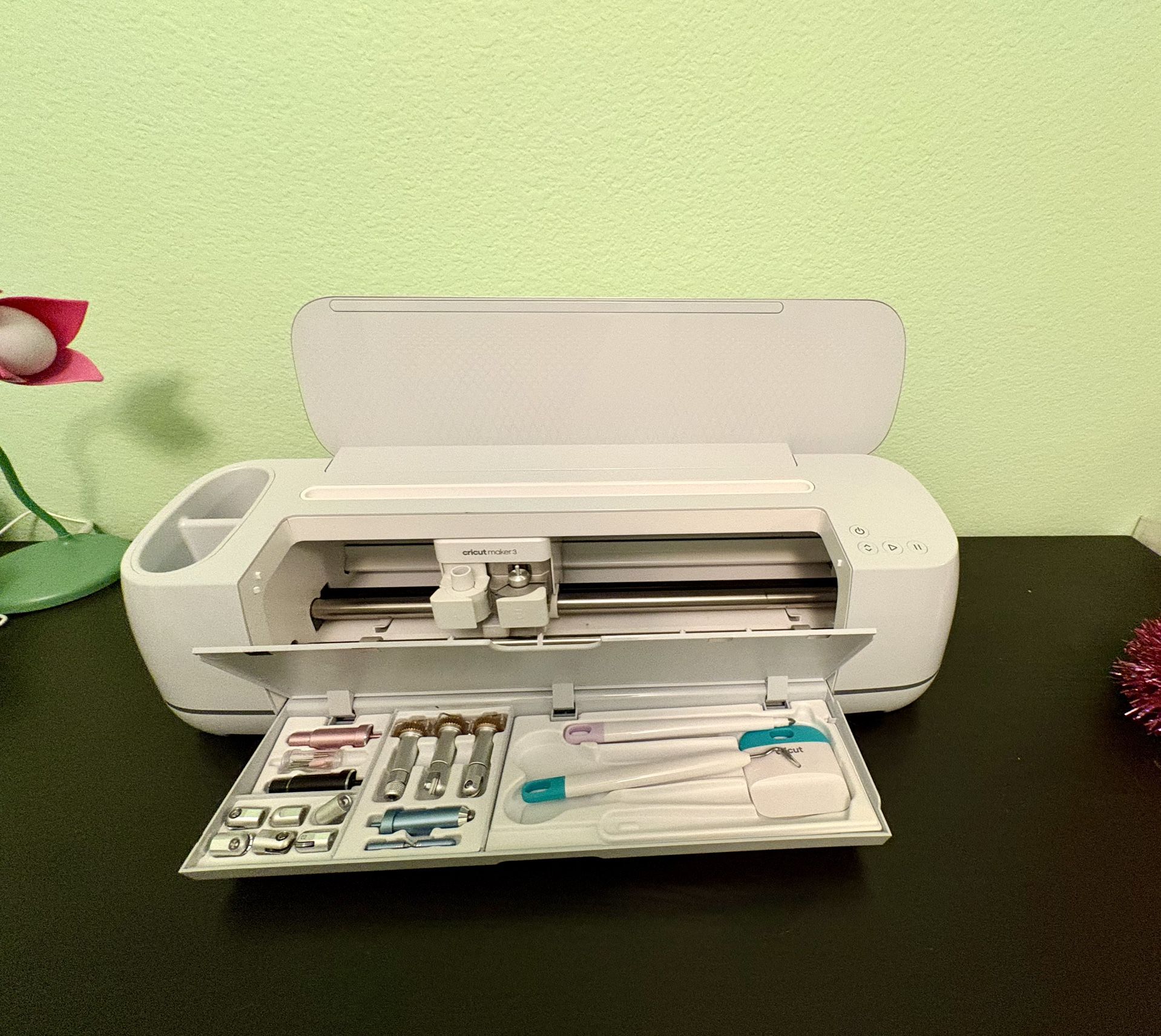 Cricut Maker 3, Easy Press & Mini Press Bundle