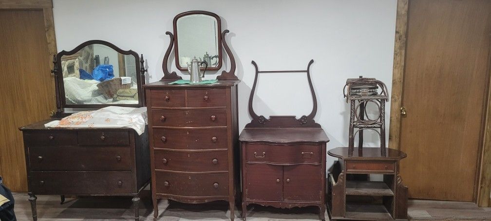 Estate Sale ! Antiques