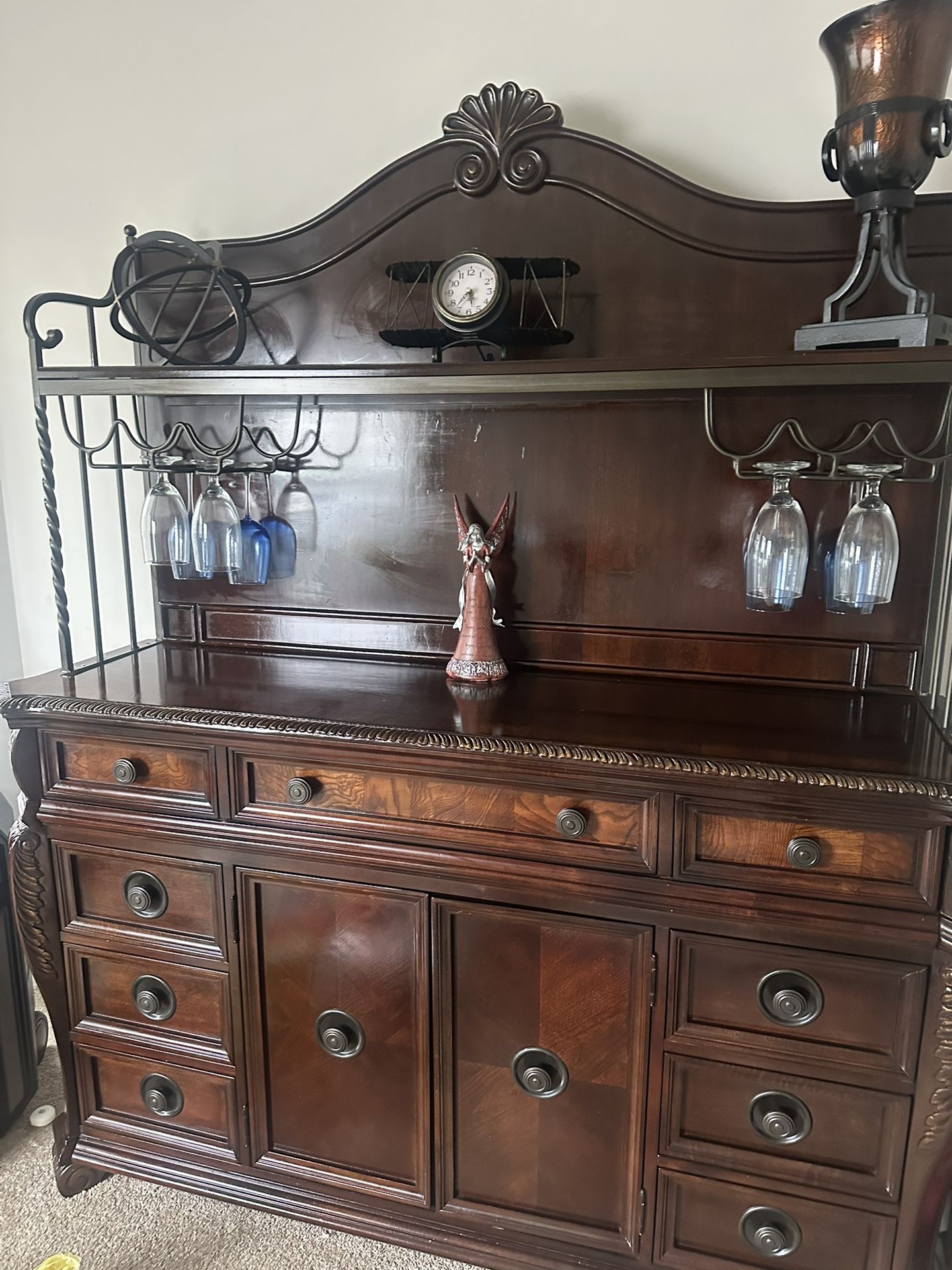 Keri’o Cabinet