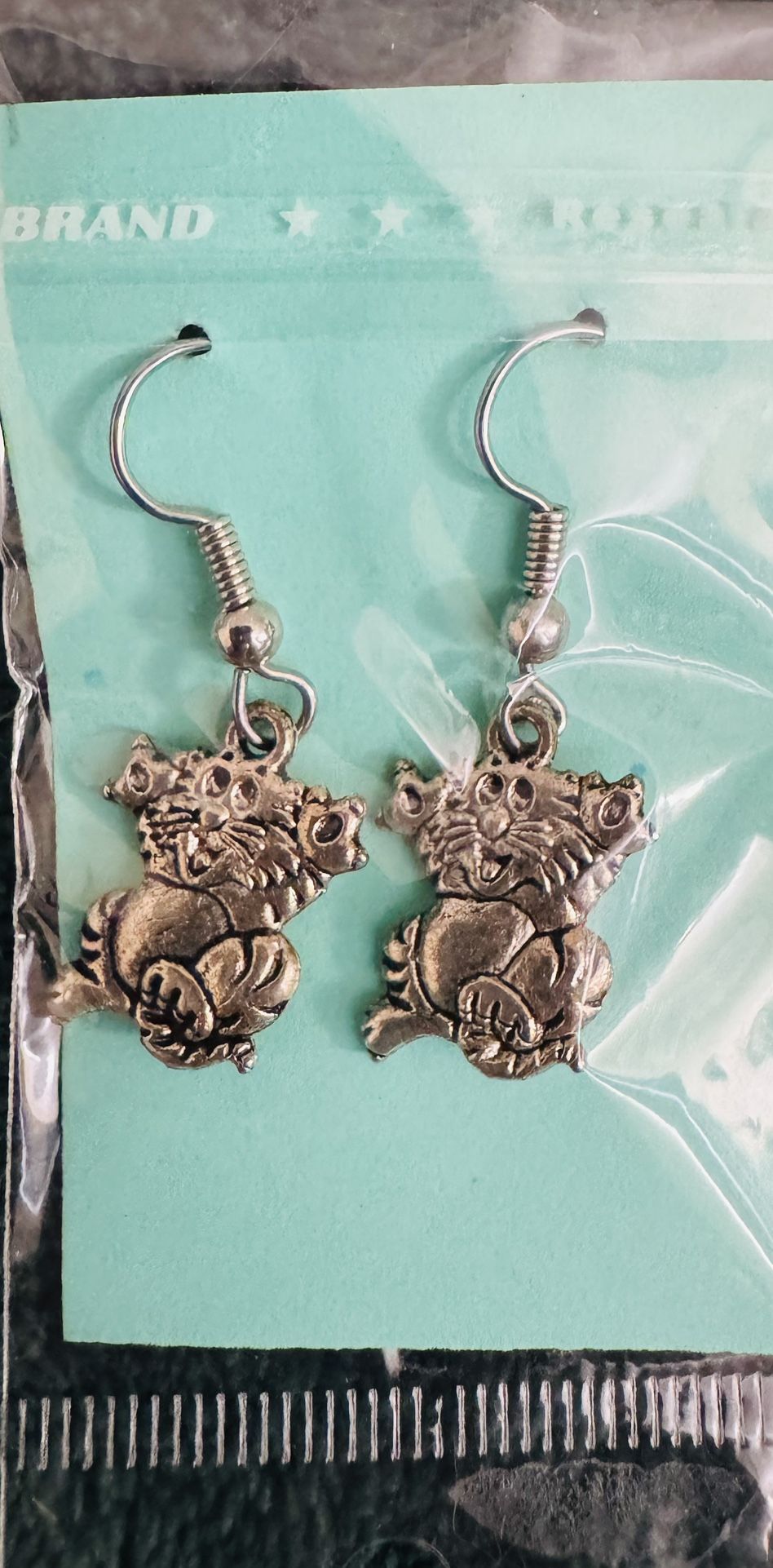 Silver Happy Cat Dangle Earrings $10 NEW