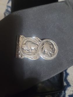 Silver Buffalo knickle money clip.