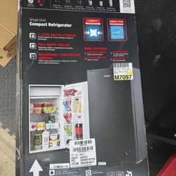 Black Galanz Mini Fridge 3.3ft (new in box)