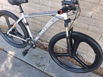 Giducton Mountain Bike with Tri-Spoke Wheels