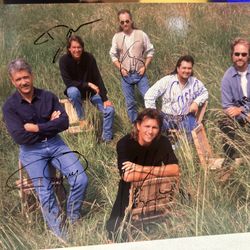 🎶 Signed Diamond Rio Band Photo – Authentic Autographs