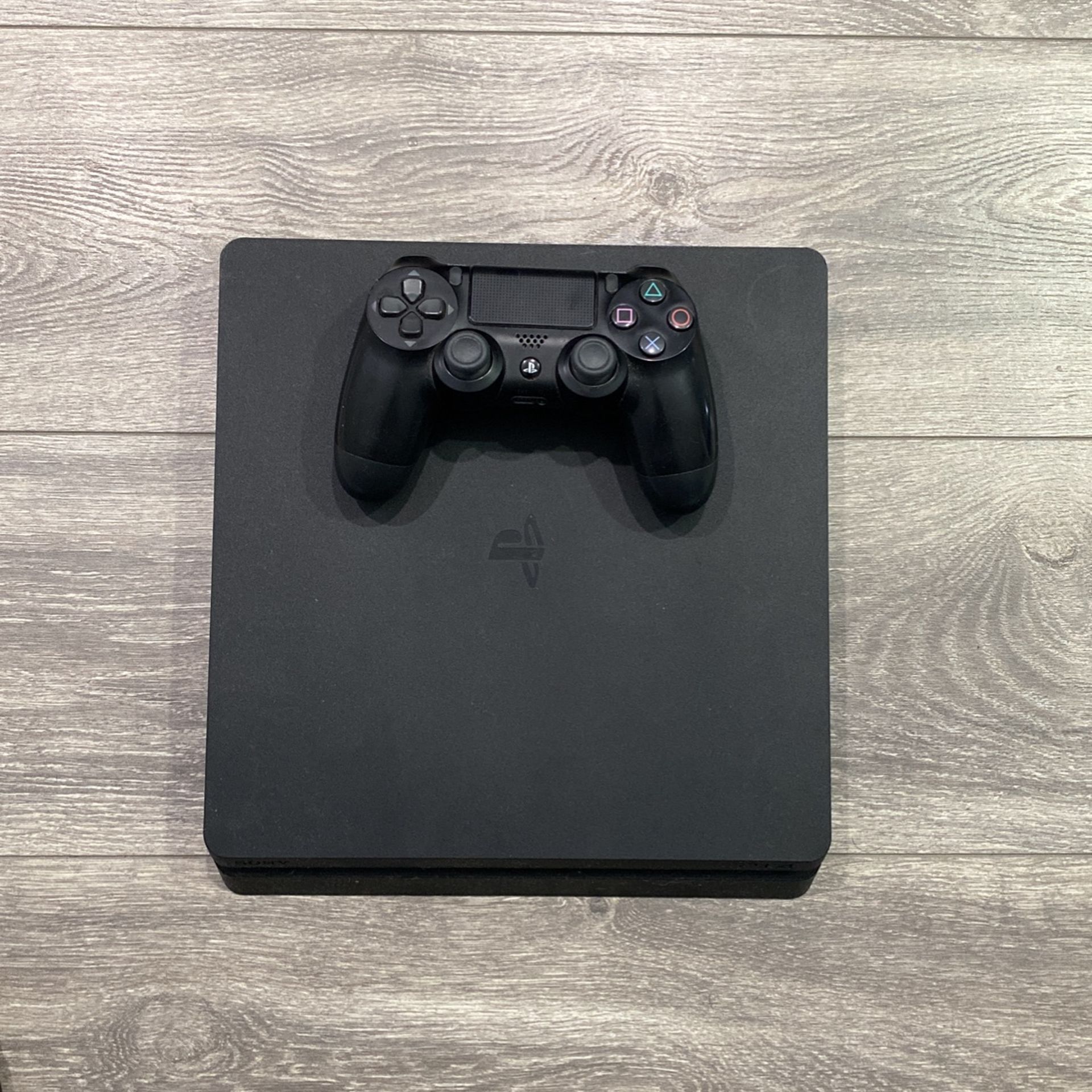 PS4 / With HDMI Cord