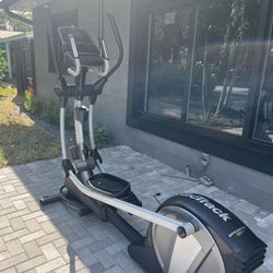 Nordictrack elliptical Ski Machine Good Condition SE7i