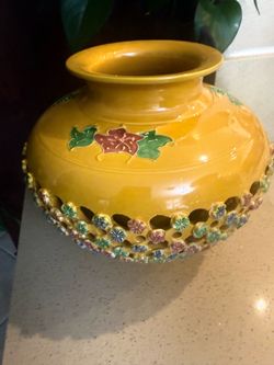 Beautiful Asian decor/pot