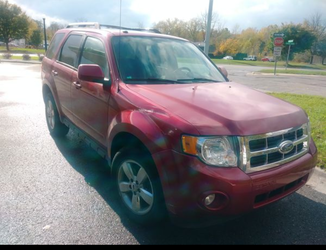 2009 Ford Escape Fully Loaded Heated Seats, Leather, Sunroof 4WD.