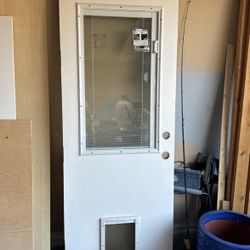 Solid Wood Door w/Pet safe Pass through 