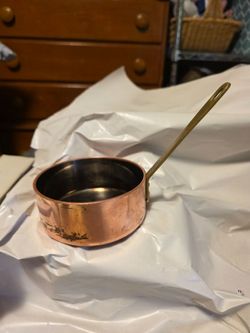 VINTAGE, MINI COPPER POT, 4" wide, 1.75" deep.   06049CS