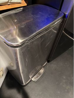 Trash/Recycling Can