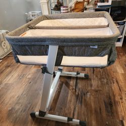 Delta Double Bassinet 