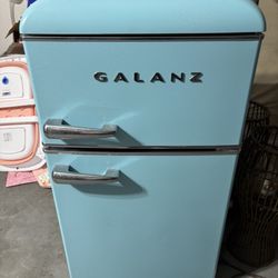 mini fridge 