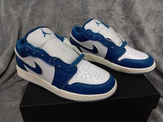 Youth Jordan 2 retro size 4Y