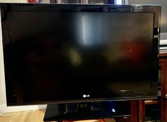 35” LG - LCD TV - Like New