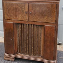 Zenith Antique Radio. 