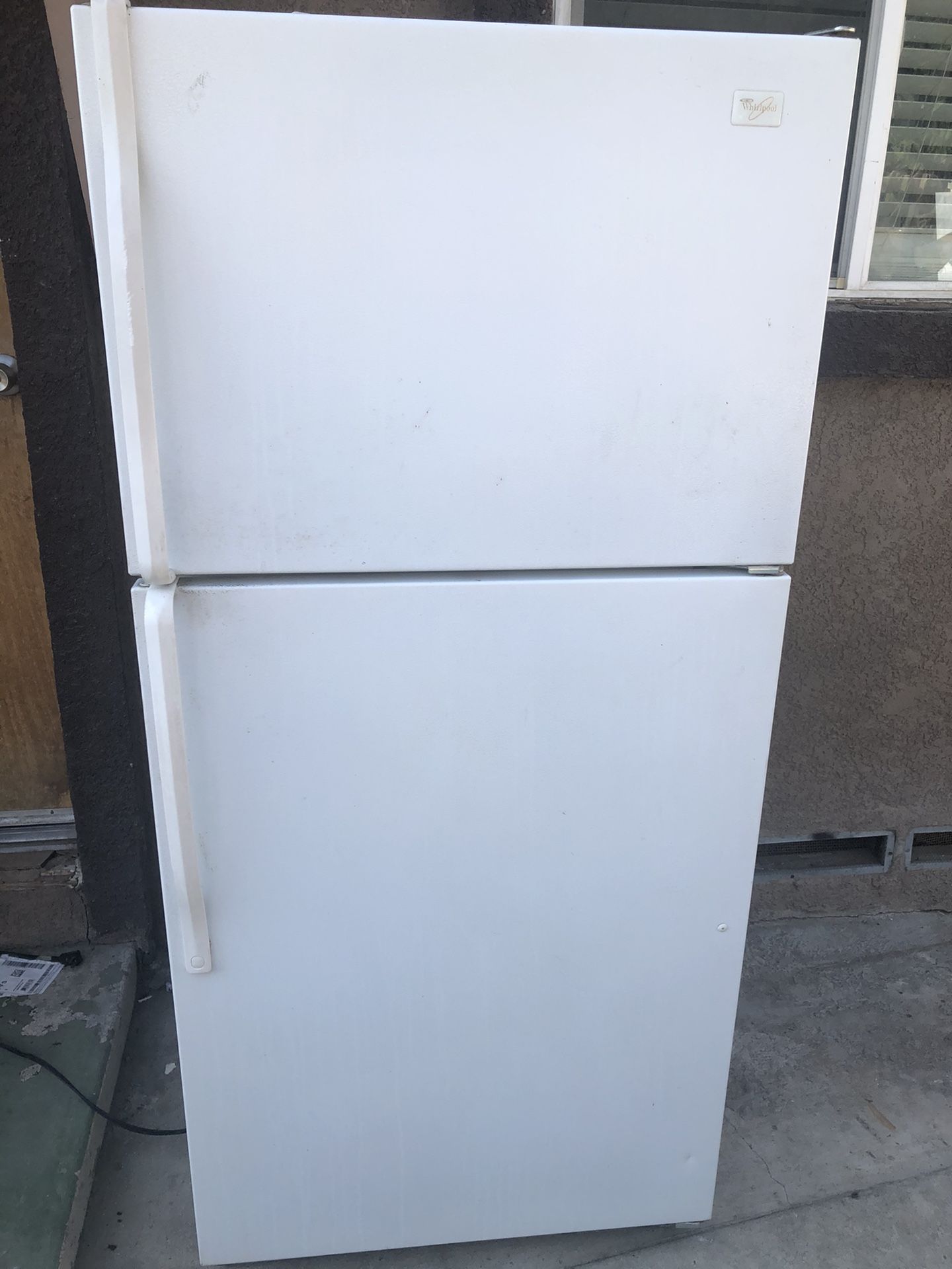 Whirlpool Refrigerator Works Good