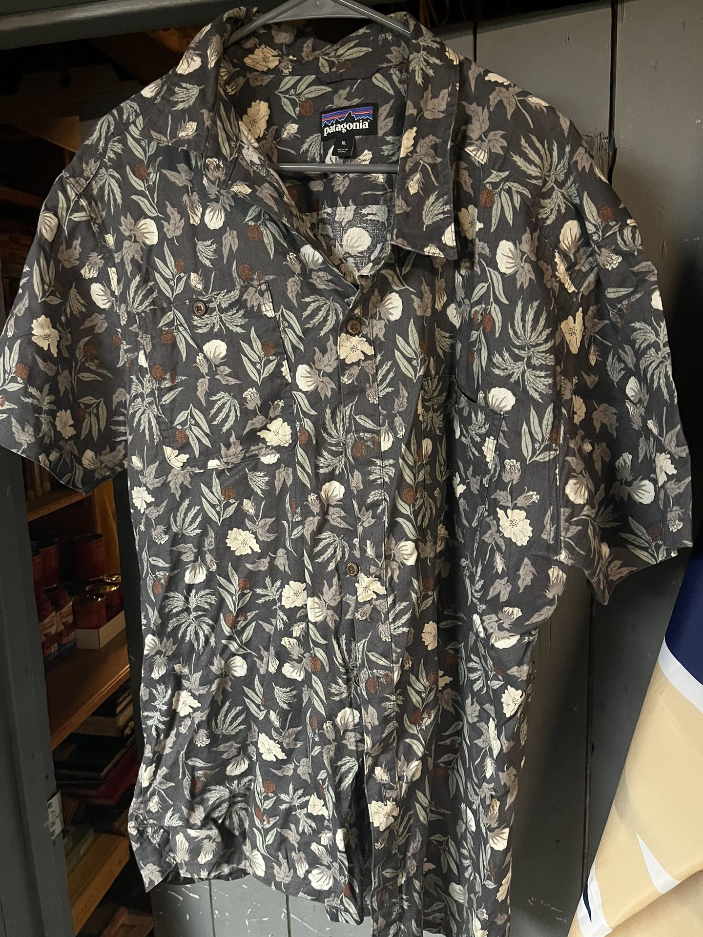 PATAGONIA MENS XL BUTTON UP SHIRT MENS