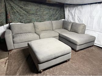 Grey Couch good condition clean Cell all the time delivery $40 vocal