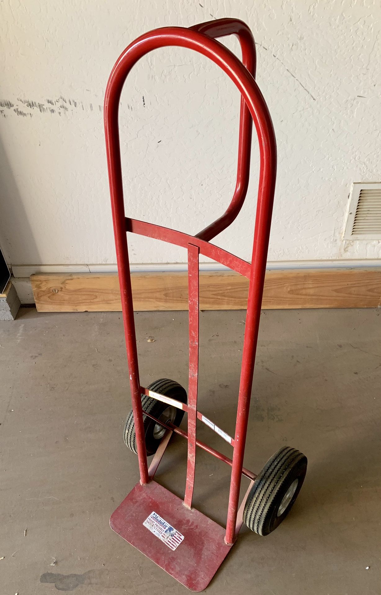 Milwaukee 800-lb Capacity 2-Wheel Red Steel Heavy Duty Hand Truck