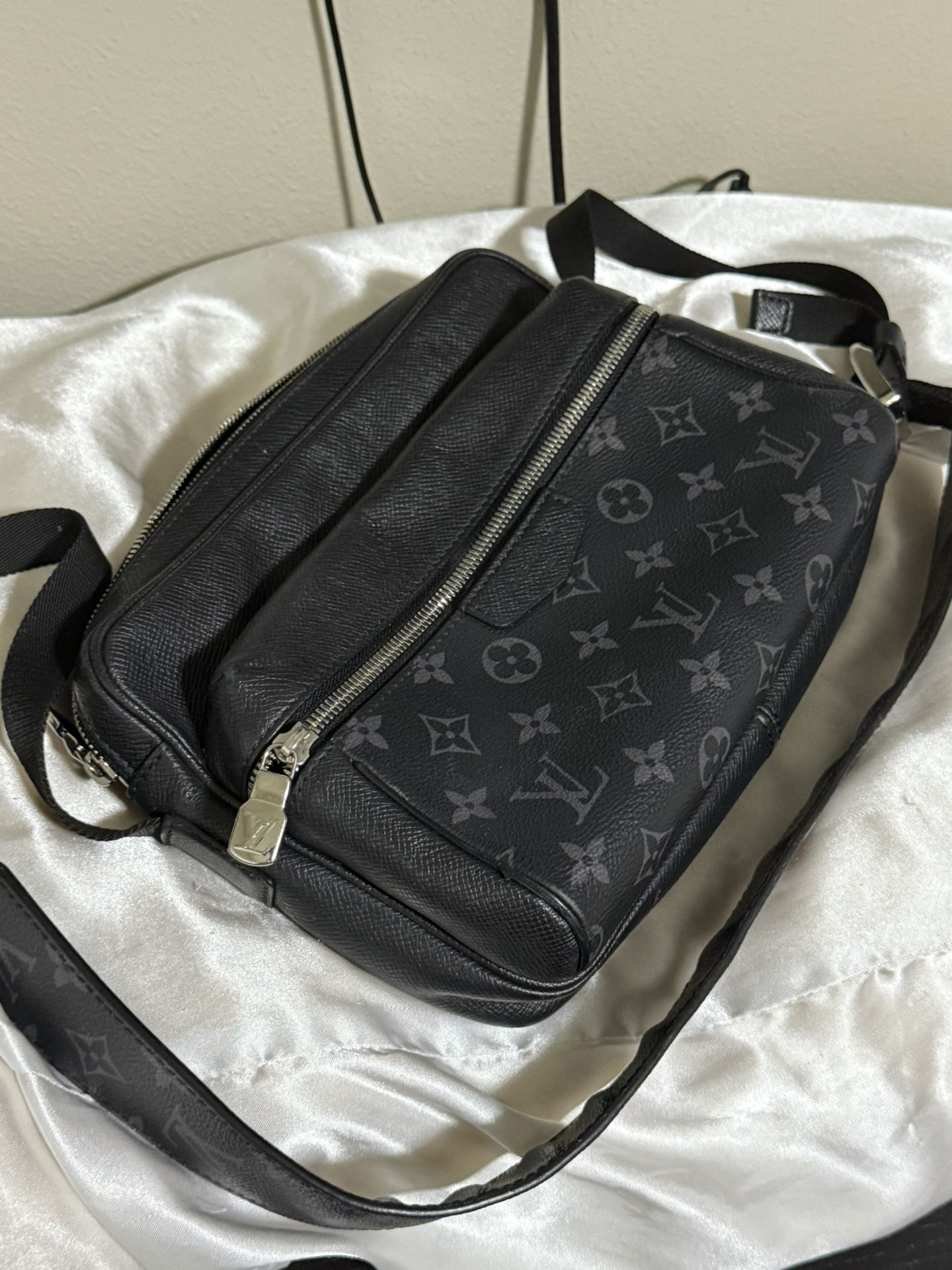 LV side Monogram bag