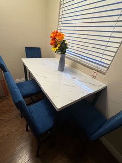 Faux marble dining table with 4 chairs velvet blue