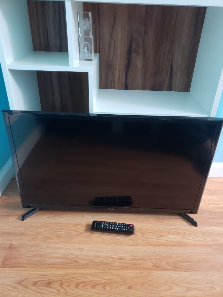 Samsung 32" Class J400D LED TV