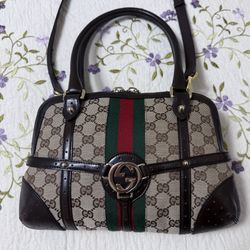 GUCCI Beige/Ebony GG Canvas Vintage Web Interlocking Crossbody Small-Medium 