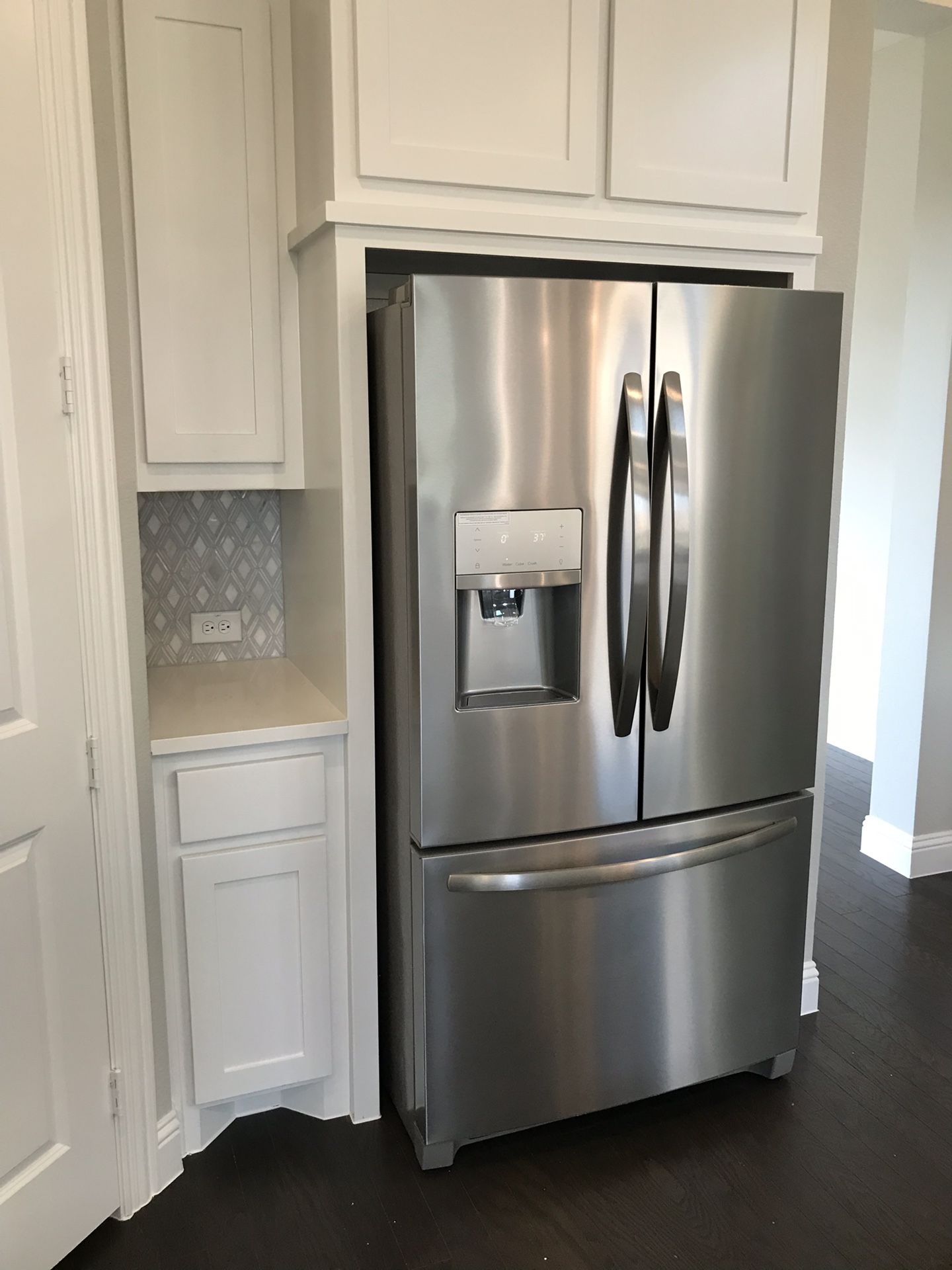 $950 New French Door Frigidaire Refrigerator