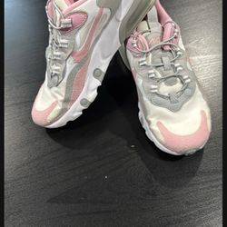 Nike Air 270 Kids Size 2Y