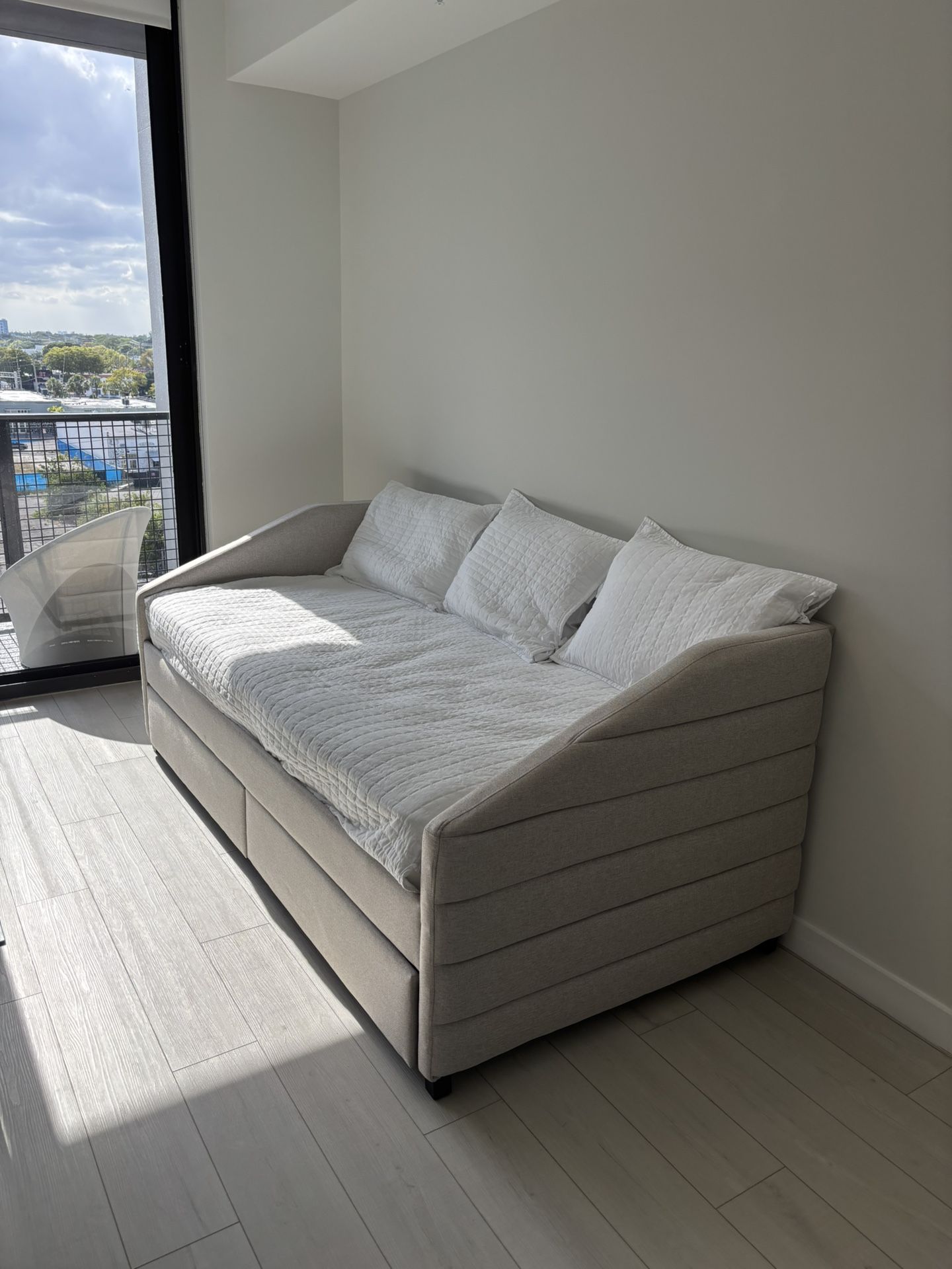 Twin Daybed + Mattress + Bedding
