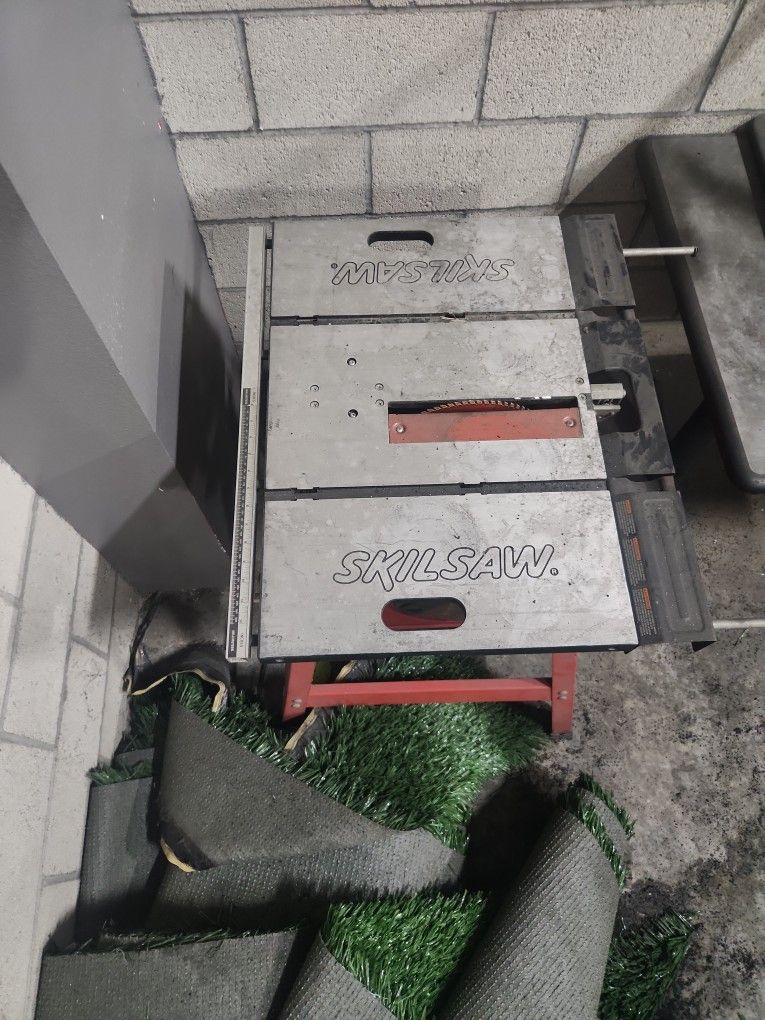 Skilsaw Table Saw