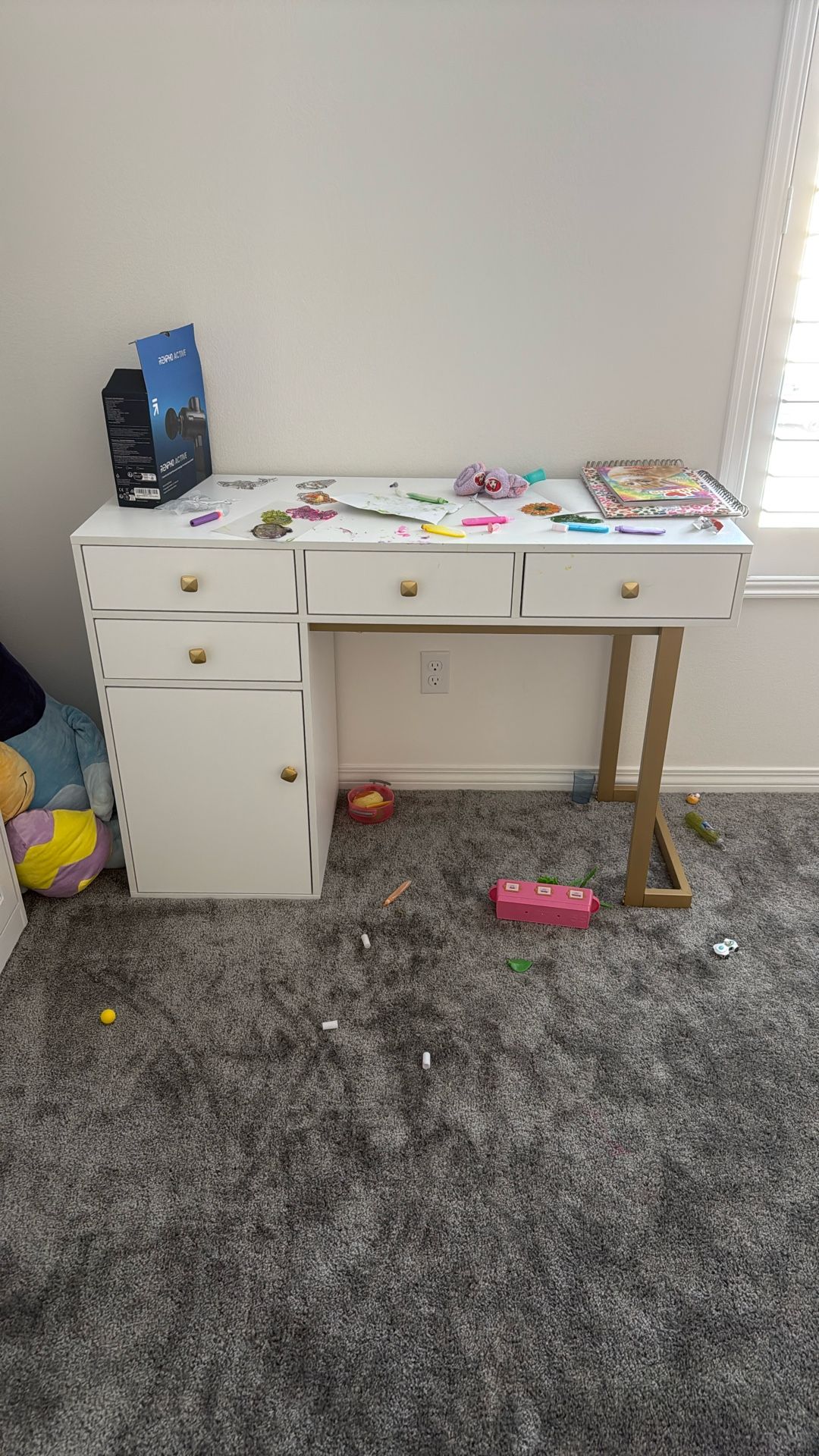 Nails Desk