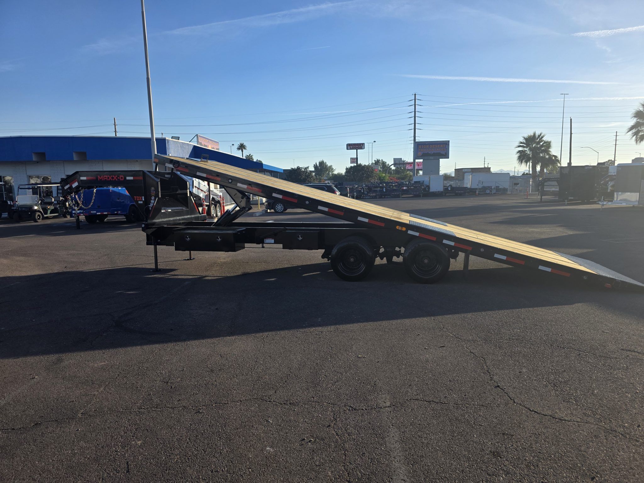 2026 MaxxD TDX 102x28 Full Tilt 15k Axles, 18 Ply Tires, Disc Brakes, Hydraulic Jacks - 25.9k GVWR 