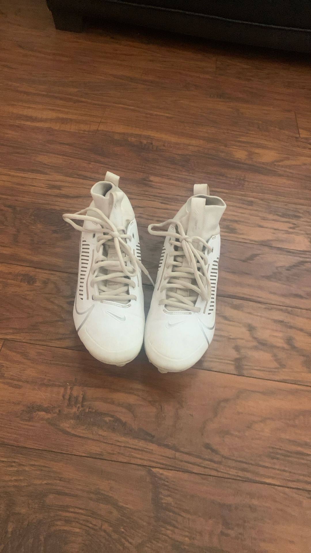 Nike football cleats for men’s size 7