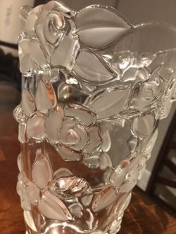 MIKASA BELLA ROSA VASE CRYSTAL FROSTED GLASS FLORAL ROSES 9.5"