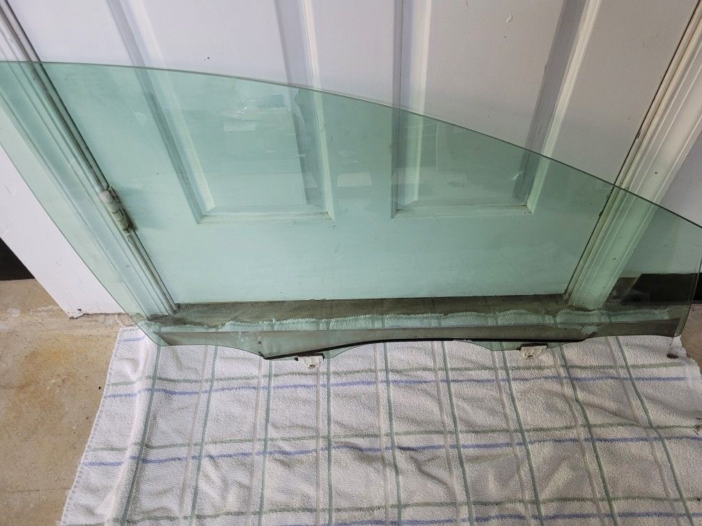 2009 - 2015 Nissan Murano Front Door Glass
