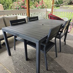 Outdoor Table And Chairs 