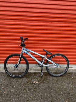 PRO BMX RACE BIKE – CARBON FORK & CARBON BARS – LIGHTWEIGHT & FAST