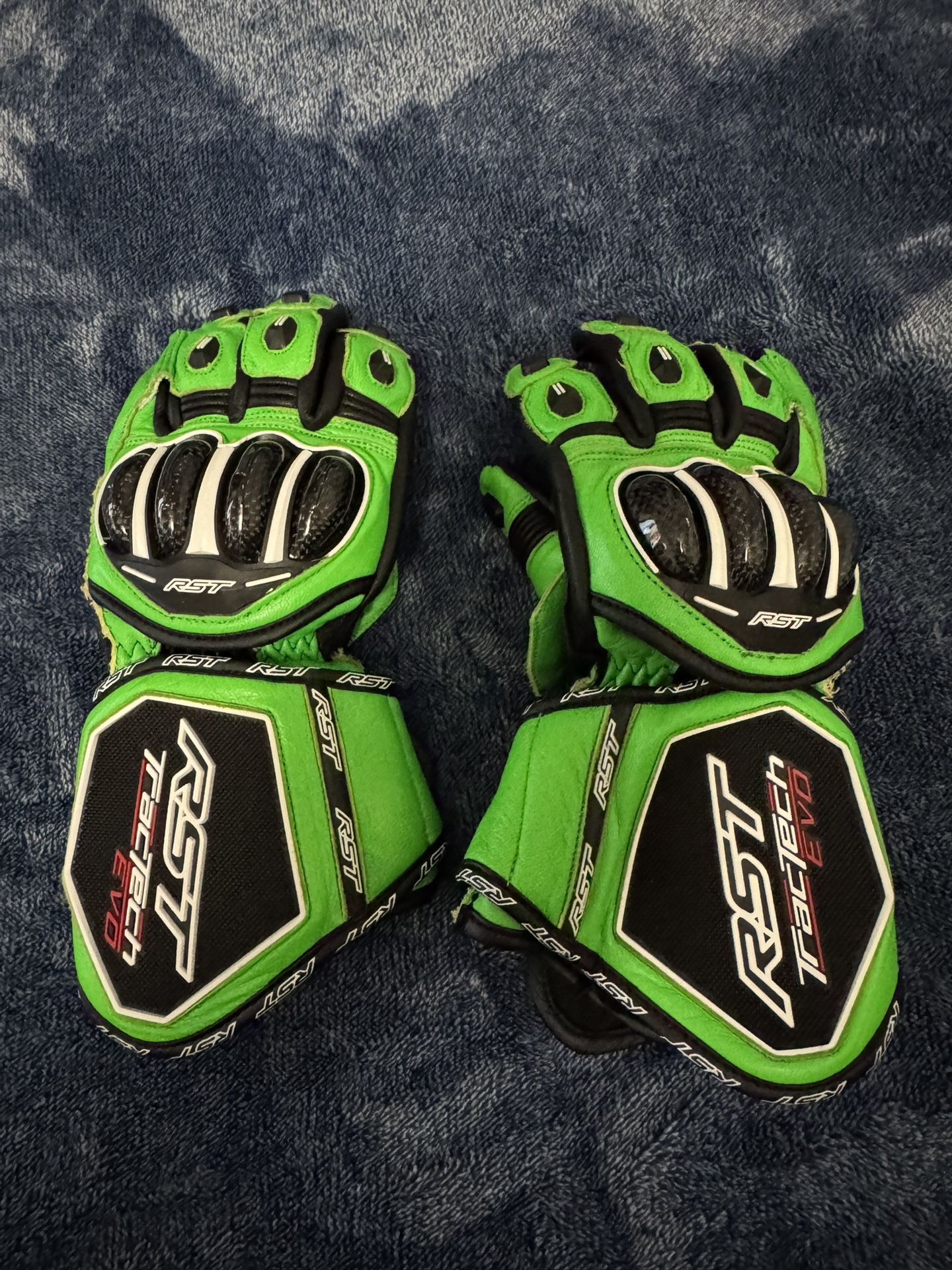 Green RST TracTech-Evo 4 motorcycle gloves