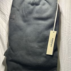 Essentials shorts black color-way