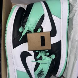 AIR JORDAN 1 RETRO HIGH OG "GREEN GLOW" 10.5 Men's