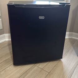sunbeam mini fridge