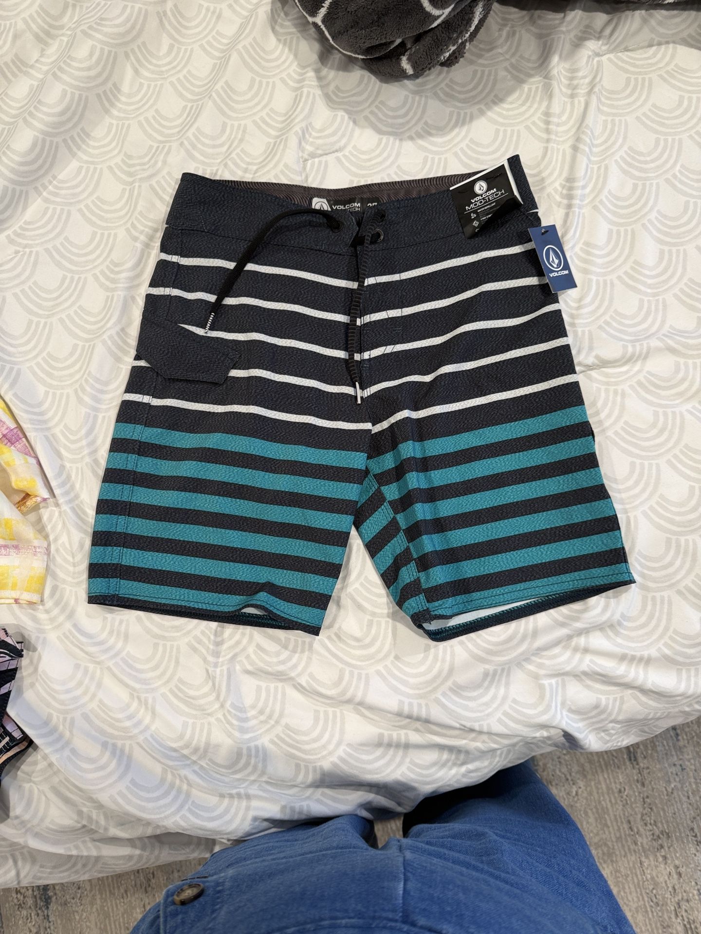 Youth Board Shorts Size 27 - New With Tags