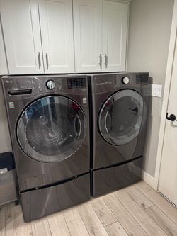 LG Washer & Dryer with Pedestals