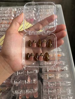 Press on nails