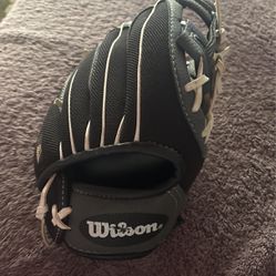 Wilson T-Ball Glove