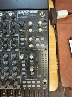 MACKIE MIXER