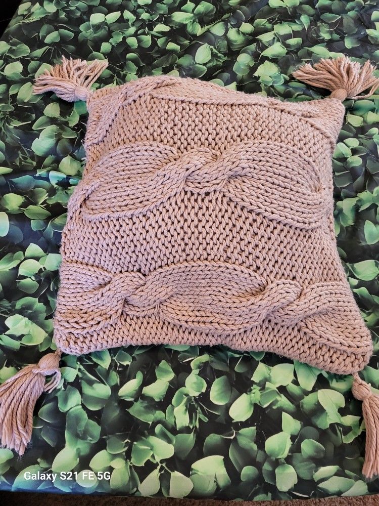 Pottery Barn Cable Knit Pillow Cover Tan W/ Tassels